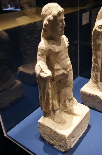 Castor et Pollux, les Dioscures, retrouvés à Boulogne-sur-mer, IIème ou IIIème siècle, calcaire de Marquise, musée de Boulogne-sur-mer